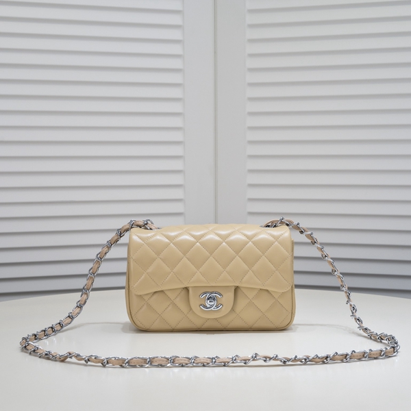 シャネルバッグ正面デザイン